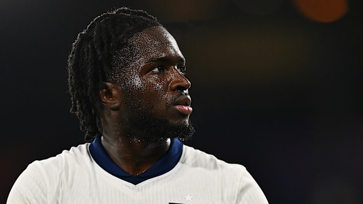 Jonathan Rowe soutient ses coéquipiers de loin avant son transfert en Italie. Jonathan Rowe soutient ses coéquipiers de loin avant son transfert en Italie.
