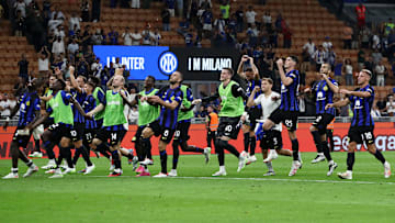 L'esultanza di gruppo dell'Inter