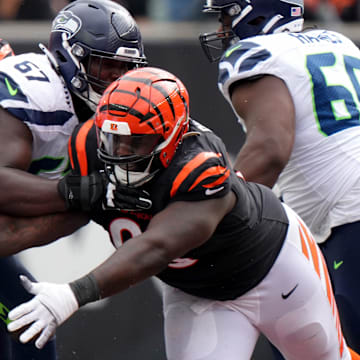 Cincinnati Bengals defensive tackle DJ Reader (98) looks to tackle Seattle Seahawks running back Kenneth Walker III (9) in the second quarter during an NFL football game between the Seattle Seahawks and the Cincinnati Bengals Sunday, Oct. 15, 2023, at Paycor Stadium in Cincinnati.