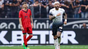 Holandês marcou dois gols no segundo tempo