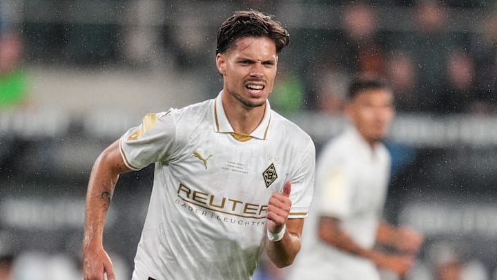 Julian Weigl zieht es in die Wüste - nur zu welchem Klub? Julian Weigl zieht es in die Wüste - nur zu welchem Klub?