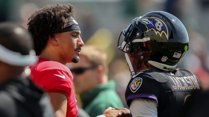 Green Bay Packers quarterback Jordan Love (10) shakes hands with Baltimore Ravens quarterback Lamar Jackson (8) during a joint practice on Thursday, August 22, 2024, at Ray Nitschke Field in Ashwaubenon, Wis. 
Tork Mason/USA TODAY NETWORK-Wisconsin