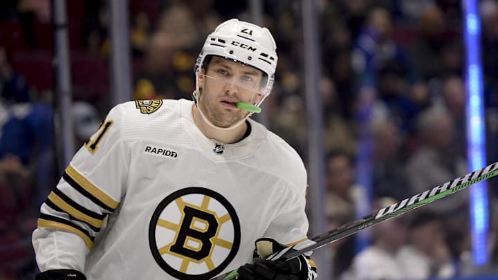 Feb 24, 2024; Vancouver, British Columbia, CAN;  Boston Bruins forward James van Riemsdyk (21) awaits the start of play against the Vancouver Canucks during the second period at Rogers Arena. Mandatory Credit: Anne-Marie Sorvin-Imagn Images