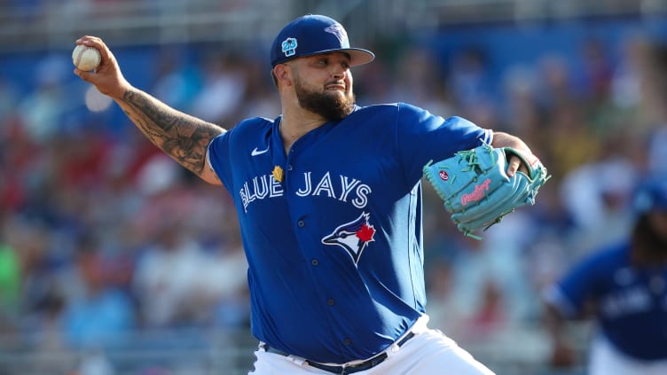 Toronto Blue Jays starting pitcher Alek Manoah (6) throws a pitch