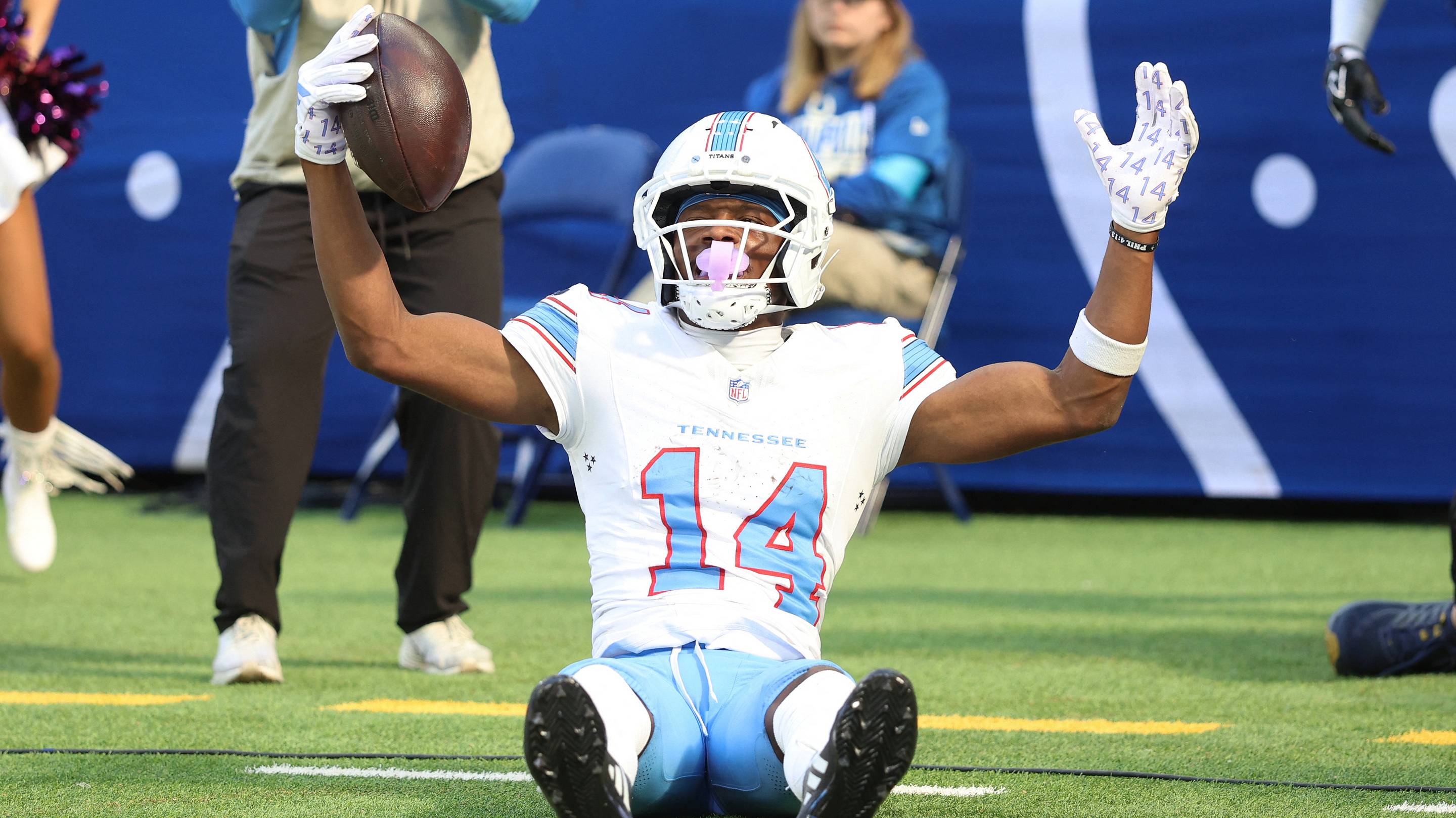 Fantasy Football Week 7 Start 'Em Sit 'Em: Denzel Boston or Carnell Tate?