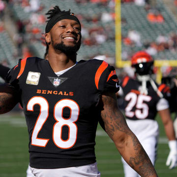Cincinnati Bengals running back Joe Mixon (28) encourages the crowd to cheer before game time at Paycor Stadium Sunday, November 12, 2023.