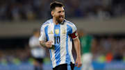 Três gols contra Bolívia colocaram Messi no topo da lista