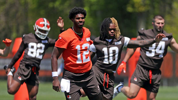 Cleveland Browns quarterback Shedeur Sanders (12) warms up with the team during NFL rookie minicamp at the Cleveland Browns t