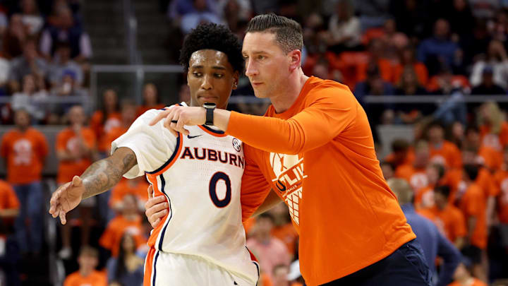 Feb 21, 2026; Auburn, Alabama, USA;  Auburn Tigers head coach Steven Pearl talks with guard Tahaad Pettiford (0) during the first half against the Kentucky Wildcats at Neville Arena. Mandatory Credit: John Reed-Imagn Images