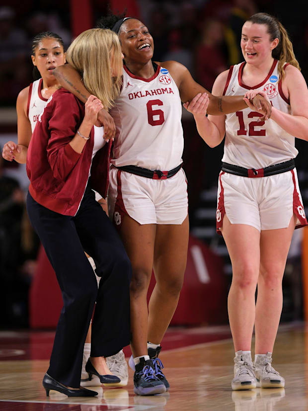 Forward Sahara Williams (6) took a step forward for the Sooners last year, and she’ll return next season alongside Payton Ver