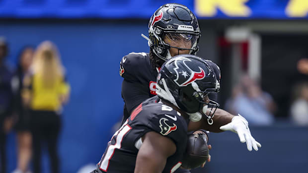 Sep 7, 2025; Inglewood, California, USA; Houston Texans quarterback C.J. Stroud (7) hands the ball off to Houston Texans runn