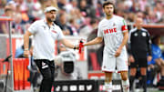 Der Coach und sein Kapitän verstehen sich gut.