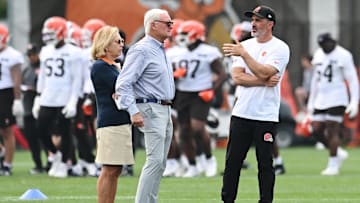 Jun 12, 2025; Berea, OH, USA; Cleveland Browns head coach Kevin Stefanski, right, and managing and principal partner Dee Haslam, left, and managing and principal partner Jimmy Haslam watch practice during mini camp at CrossCountry Mortgage Campus. Mandatory Credit: Ken Blaze-Imagn Images