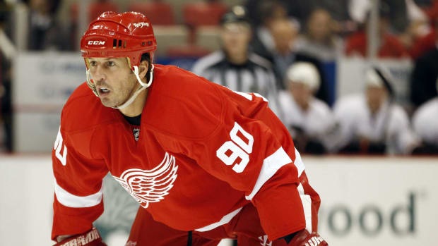 Detroit Red Wings forward Mike Morano during a game against the Anaheim Ducks