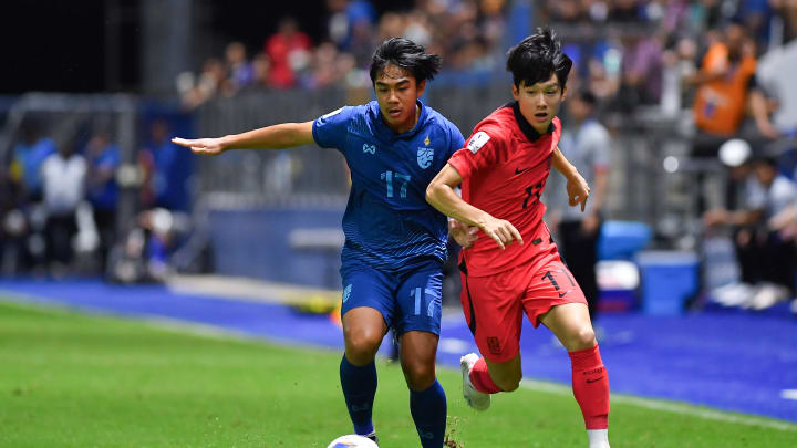 Min-Hyeok in action for South Korea U17s