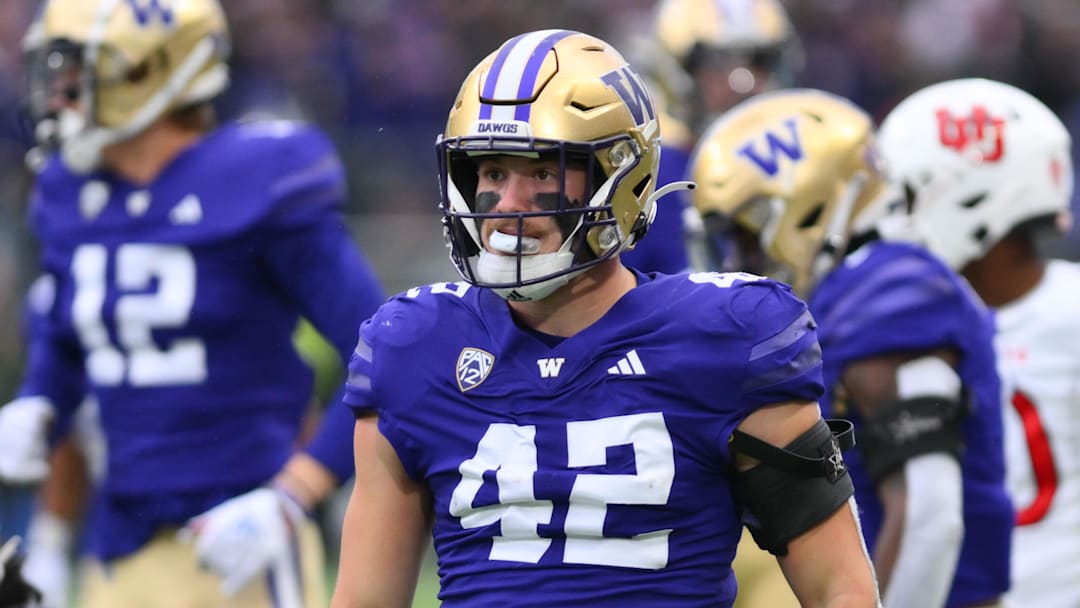 Washington Huskies linebacker Carson Bruener
