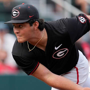 Georgia pitcher Brian Curley (7) throws the ball during a NCAA baseball game against Texas A&M in Athens, Ga., on Friday, May 16, 2025.
