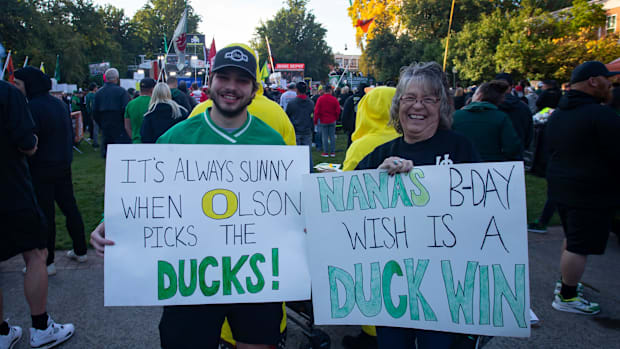 Paden Carroll, left, and Linda Richardson show their signs during ESPN’s “College GameDay” Saturday, Oct. 12, 2024 on the cam