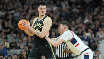 Apr 8, 2024; Glendale, AZ, USA; Purdue Boilermakers center Zach Edey (15) controls the ball against Connecticut Huskies center Donovan Clingan (32) during the first half of the national championship game of the Final Four of the 2024 NCAA Tournament at State Farm Stadium. 