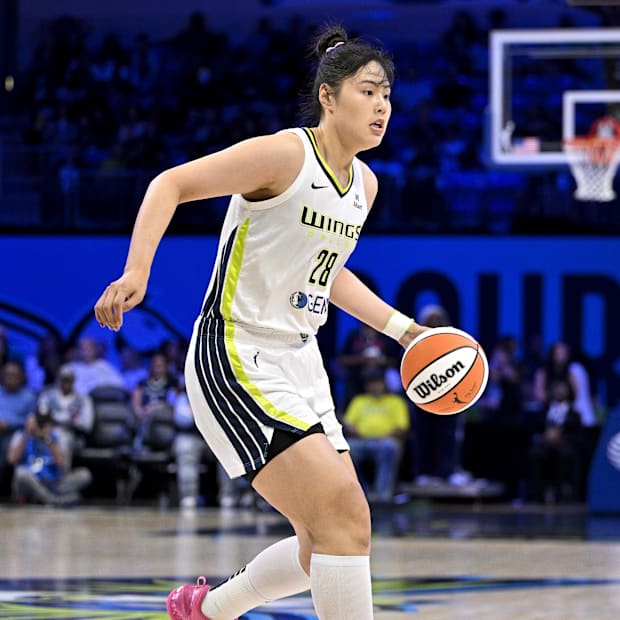 Dallas Wings center Li Yueru