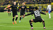 Marco Reus (l.) bejubelt seinen Treffer zum 3:1