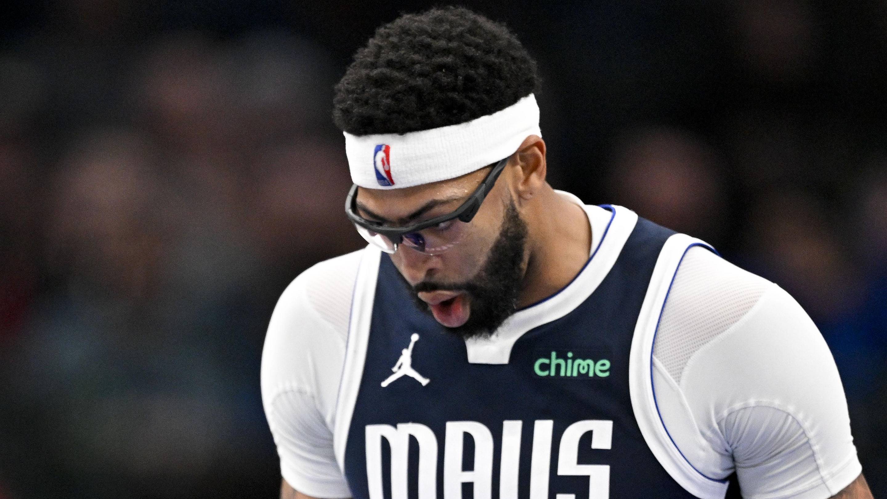 Mavericks' Anthony Davis trade rumors could quietly stunt a standout rookie's growth