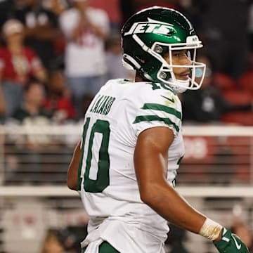 Sep 9, 2024; Santa Clara, California, USA; New York Jets wide receiver Allen Lazard (10) scores a touchdown in the fourth quarter against the San Francisco 49ers at Levi's Stadium.