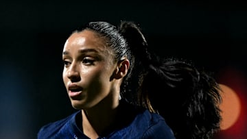 Sakina Karchaoui et le PSG affrontent l'OL en Arkema Première Ligue
