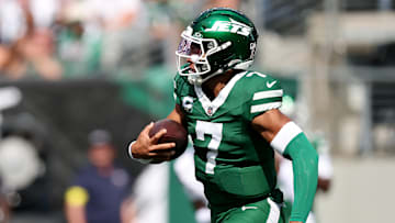 NY Jets quarterback Justin Fields