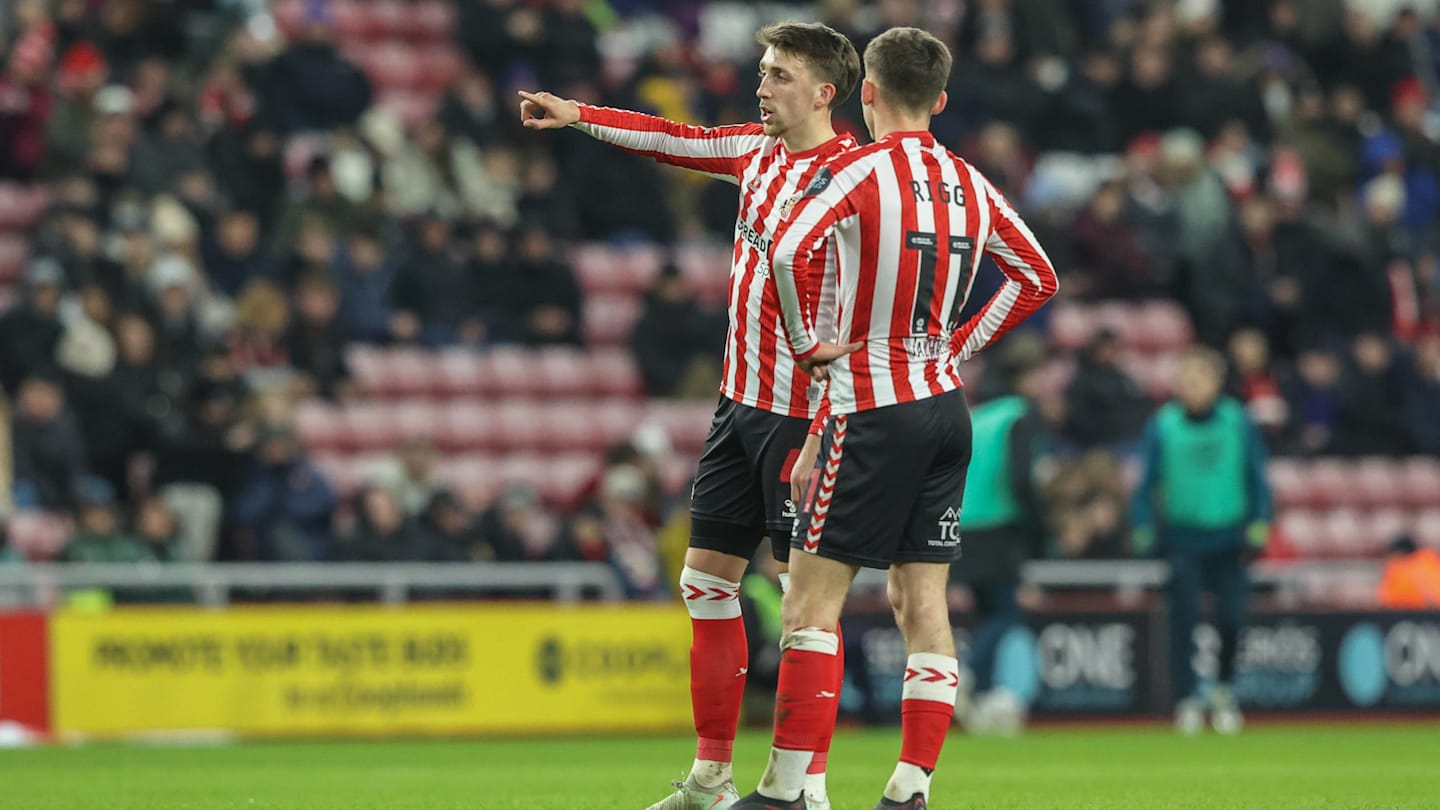 Sunderland Plans Multiple Signings Amid Key Player Transfer Talks