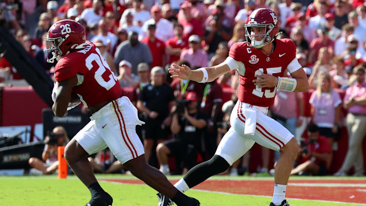 Alabama quarterback Ty Simpson hands the ball off to running back Jam Miller against Vanderbilt.