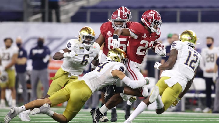 Jan 1, 2021; Arlington, TX, USA; Alabama Crimson Tide running back Najee Harris (22) runs for a first down against Notre Dame Fighting Irish cornerback Nick McCloud (4) in the fourth quarter during the Rose Bowl at AT&T Stadium. Jan 1, 2021; Arlington, TX, USA; Alabama Crimson Tide running back Najee Harris (22) runs for a first down against Notre Dame Fighting Irish cornerback Nick McCloud (4) in the fourth quarter during the Rose Bowl at AT&T Stadium.
