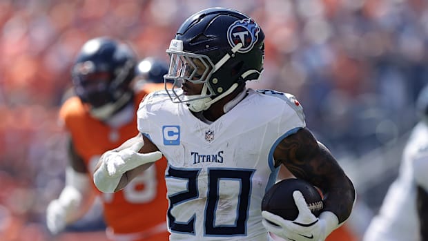 Lush Tennessee Titans Running Back Tony Pollard Powers Up Middle For 6-yard Td Vs. 49ers View Nature