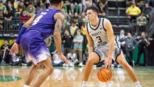 Oregon guard Jackson Shelstad moves the ball up the court as the Oregon Ducks host the Washington Huskies Tuesday, Jan. 21