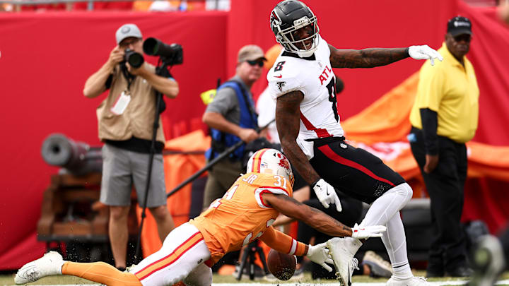 An alternate angle seems to show that Tampa Bay Buccaneers safety Antoine Winfield Jr. did punch out a fumble on Kyle Pitts.