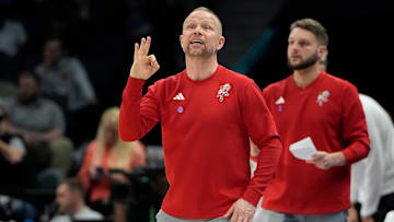 Louisville Cardinals head coach Pat Kelsey