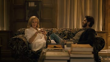 (L to R) Julia Roberts as Alma and Andrew Garfield as Hank in AFTER THE HUNT, from Amazon MGM Studios.