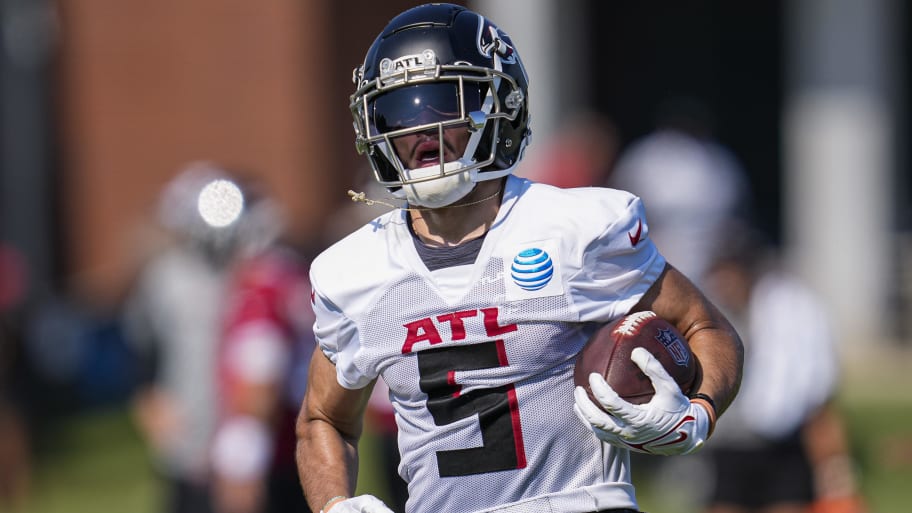 Atlanta Falcons receiver Drake London left Friday's training camp practice early due to overheating. | Dale Zanine-USA TODAY Sports