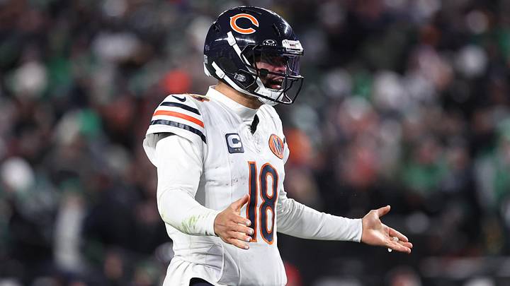 Nov 28, 2025; Philadelphia, Pennsylvania, USA; Chicago Bears quarterback Caleb Williams (18) reacts to a score against the Philadelphia Eagles at Lincoln Financial Field.