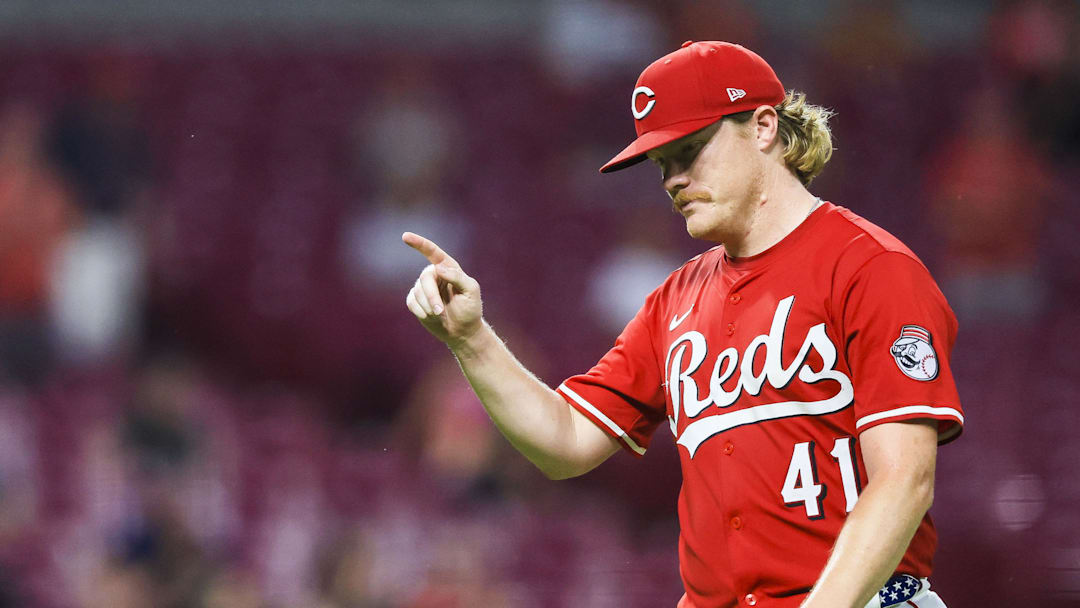 Jul 9, 2025; Cincinnati, Ohio, USA; Cincinnati Reds starting pitcher Andrew Abbott (41) acknowledges fans as he walks off the field during a pitching change in the eighth inning against the Miami Marlins at Great American Ball Park. Mandatory Credit: Katie Stratman-Imagn Images Jul 9, 2025; Cincinnati, Ohio, USA; Cincinnati Reds starting pitcher Andrew Abbott (41) acknowledges fans as he walks off the field during a pitching change in the eighth inning against the Miami Marlins at Great American Ball Park. Mandatory Credit: Katie Stratman-Imagn Images