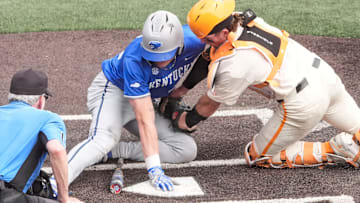 Tennessee's Cannon Peebles (5) tags out Kentucky's Carson Hansen (34) during an NCAA college baseball game on April 20, 2025, in Knoxville, Tenn.