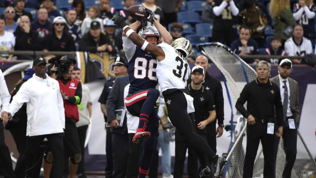 New Orleans Saints safety Jordan Howden (31) breaks up a pass intended for New England Patriots tight end Mike Gesicki (88) 