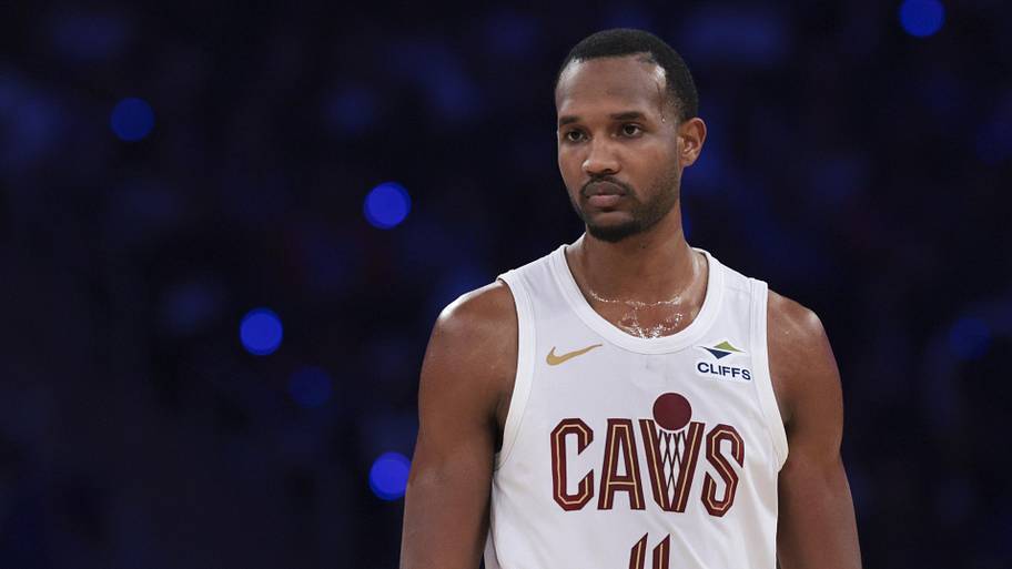 Cavaliers center Evan Mobley reacts against the Knicks.