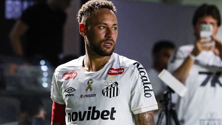 Neymar deve seguir entre os titulares do Santos para o confronto diante do Deportivo Recoleta, pela Sul-Americana 2026