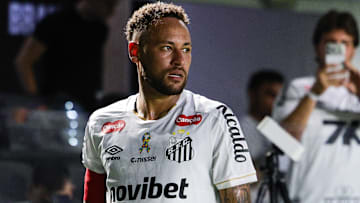 Neymar recebeu três cartões amarelos em quatro jogos no Brasileirão