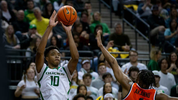 Oregon guard Kwame Evans Jr. puts up a shot as the Oregon Ducks host the Oregon State Beavers