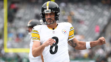 Pittsburgh Steelers quarterback Aaron Rodgers