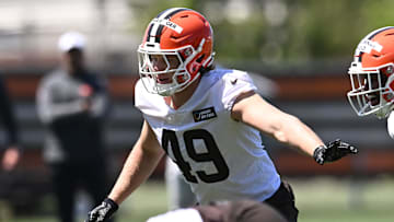 May 9, 2025; Berea, OH, USA; Cleveland Browns linebacker Carson Schwesinger (49) runs a drill during rookie minicamp at CrossCountry Mortgage Campus. Mandatory Credit: Ken Blaze-Imagn Images