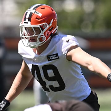 May 9, 2025; Berea, OH, USA; Cleveland Browns linebacker Carson Schwesinger (49) runs a drill during rookie minicamp at CrossCountry Mortgage Campus. Mandatory Credit: Ken Blaze-Imagn Images