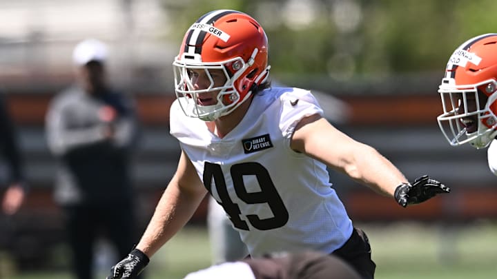 May 9, 2025; Berea, OH, USA; Cleveland Browns linebacker Carson Schwesinger (49) runs a drill during rookie minicamp at CrossCountry Mortgage Campus. Mandatory Credit: Ken Blaze-Imagn Images